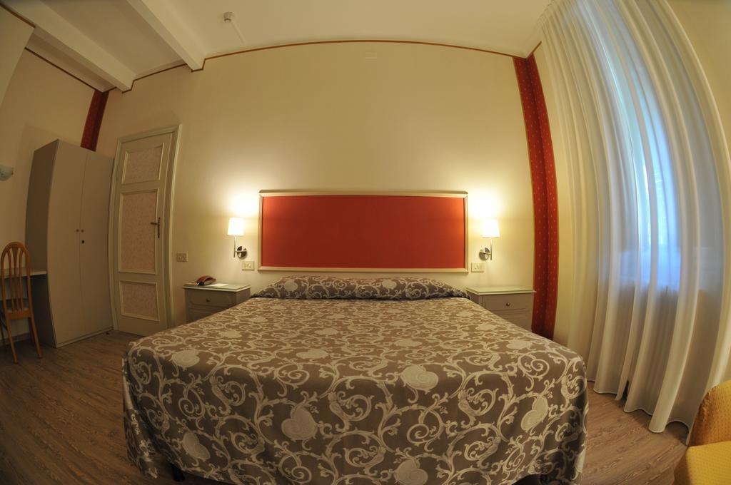 Hotel Stipino Lucca Værelse billede
