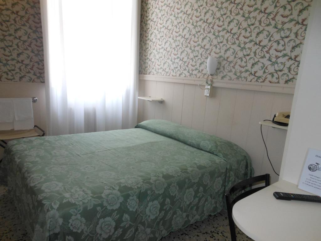 Hotel Stipino Lucca Værelse billede