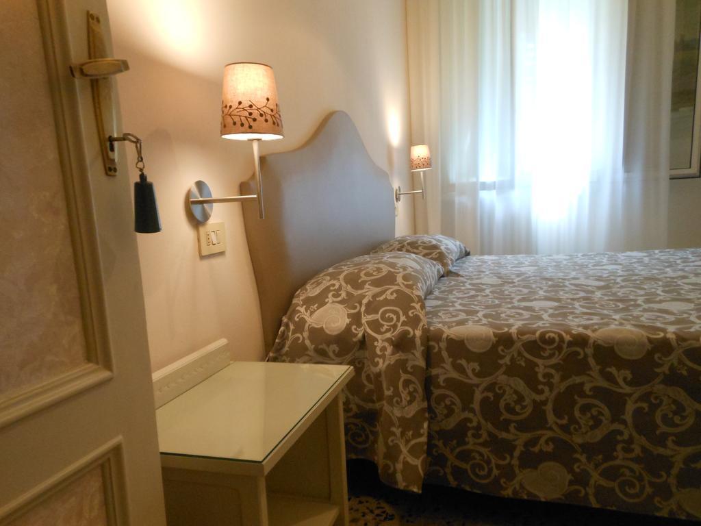 Hotel Stipino Lucca Værelse billede